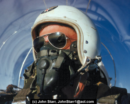 Cockpit.jpg (41801 bytes)