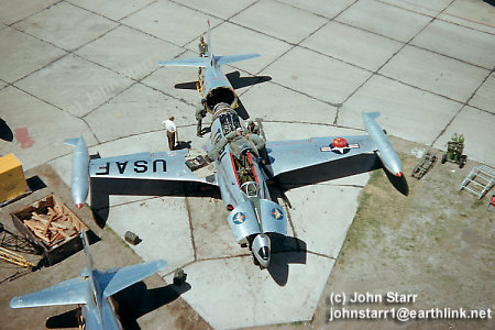 T33.jpg (48725 bytes)
